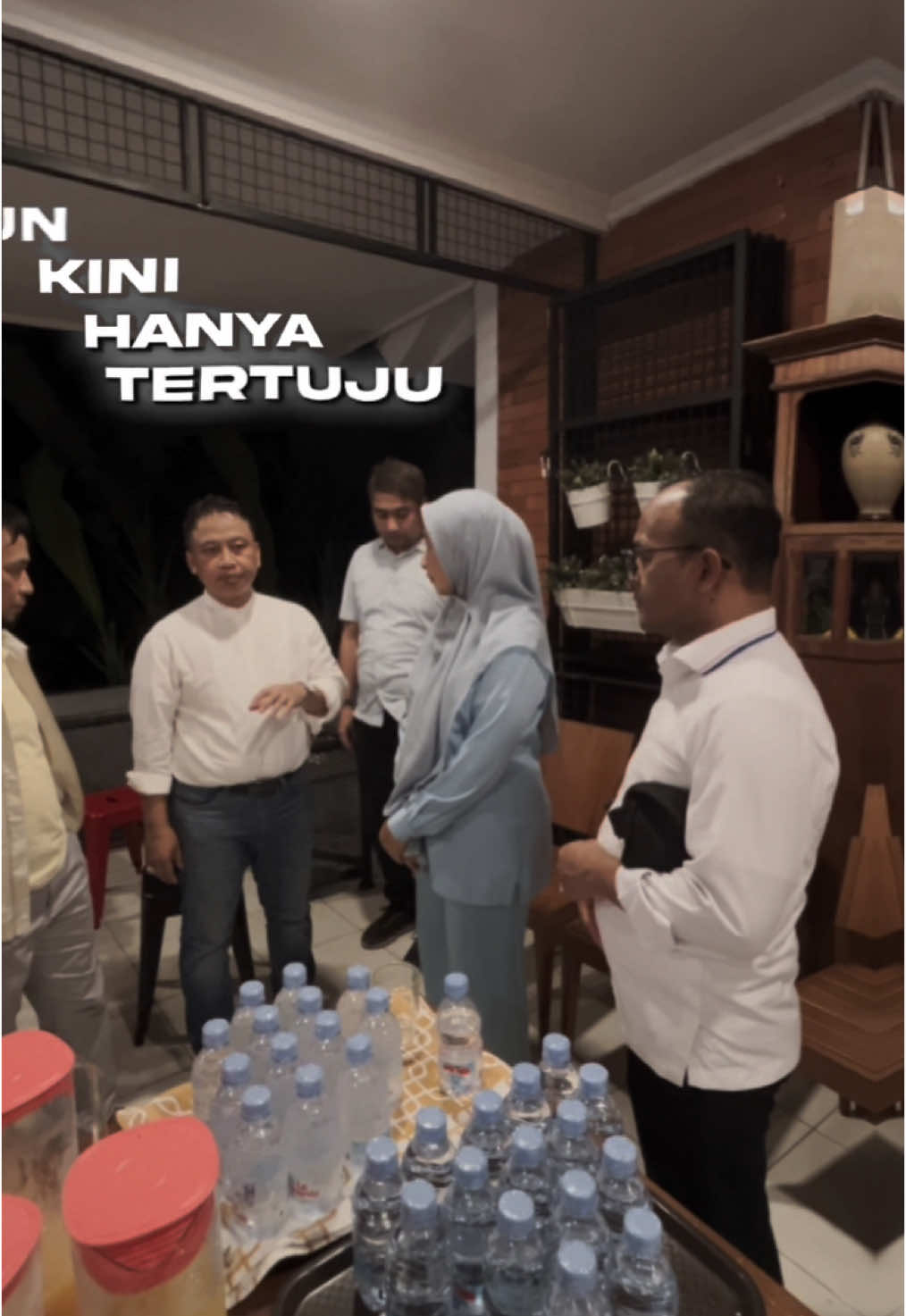 Beberapa agenda menemani Walikota Depok Terpilih Bang Supian. Alhamdulillah meski masih menunggu pelantikan sebagai Walikota Definitif, tapi sudah banyak kegiatan beliau bersama warga untuk silaturahmi dan menyerap aspirasi. Salam, HENDRA DIMUN Ketua Relawan Supian Chandra. #CapCut #supiansuri #walikotadepok #depok #depokhits #infodepok #depoktiktok #fyp 