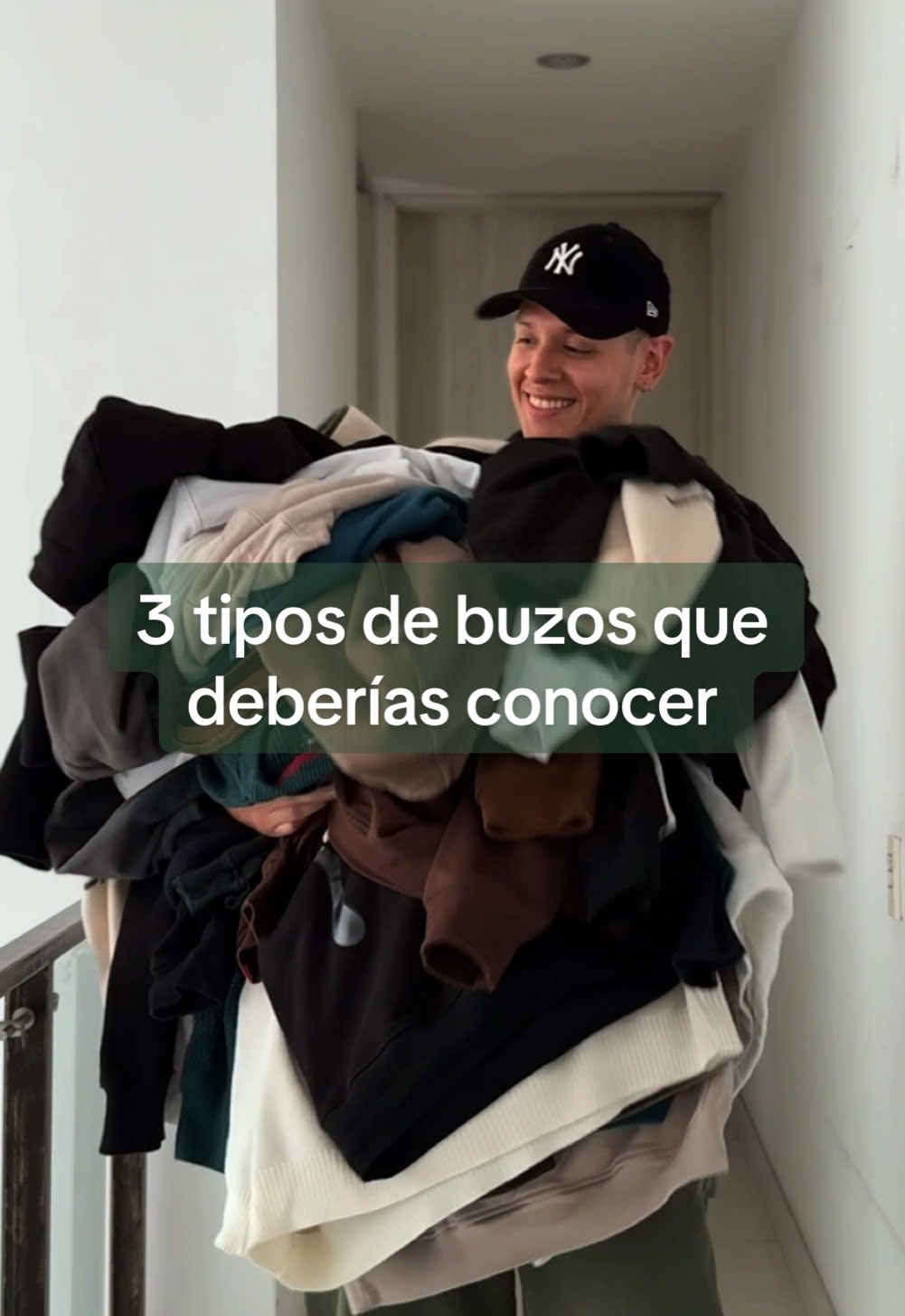 3 tipos de buzos que deberías conocer: Crewneck, Hoodie y con cierre. #buzos #buzo #crewneck #hoodies #halfzip #outfitideas #outfitinspo #ropamasculina 