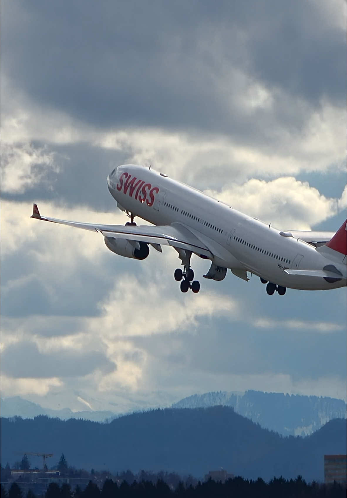 SWISS 🇨🇭 Airbus A330 lifts off from Zurich Kloten airport #swiss #airbus #a330 #takeoff #pilot #aviation #avgeek #pilot #flugzeug 