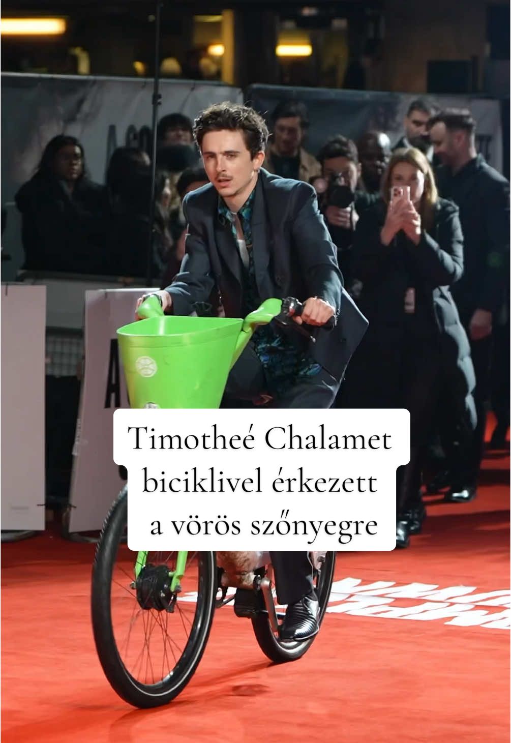 Timothée Chalamet LIME biciklivel érkezett az “A Complete Unknown” londoni premierjére!🍋‍🟩🚲 #timotheechalamet 