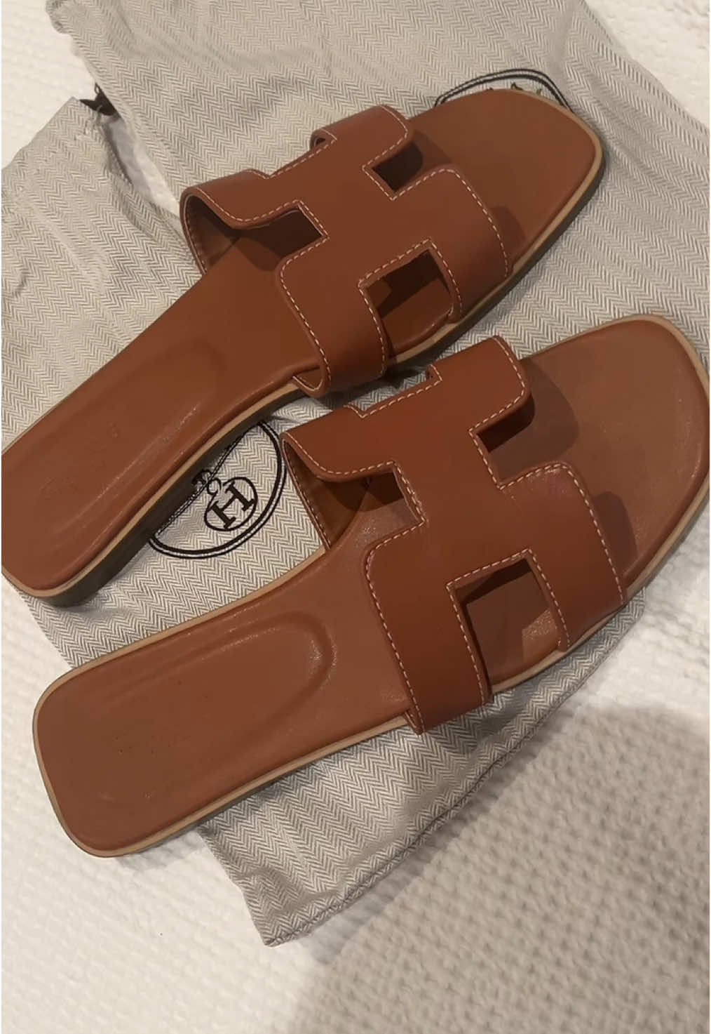 Hermes Oran sandals 🫶🏽 #dhg8 #theyellowapp 