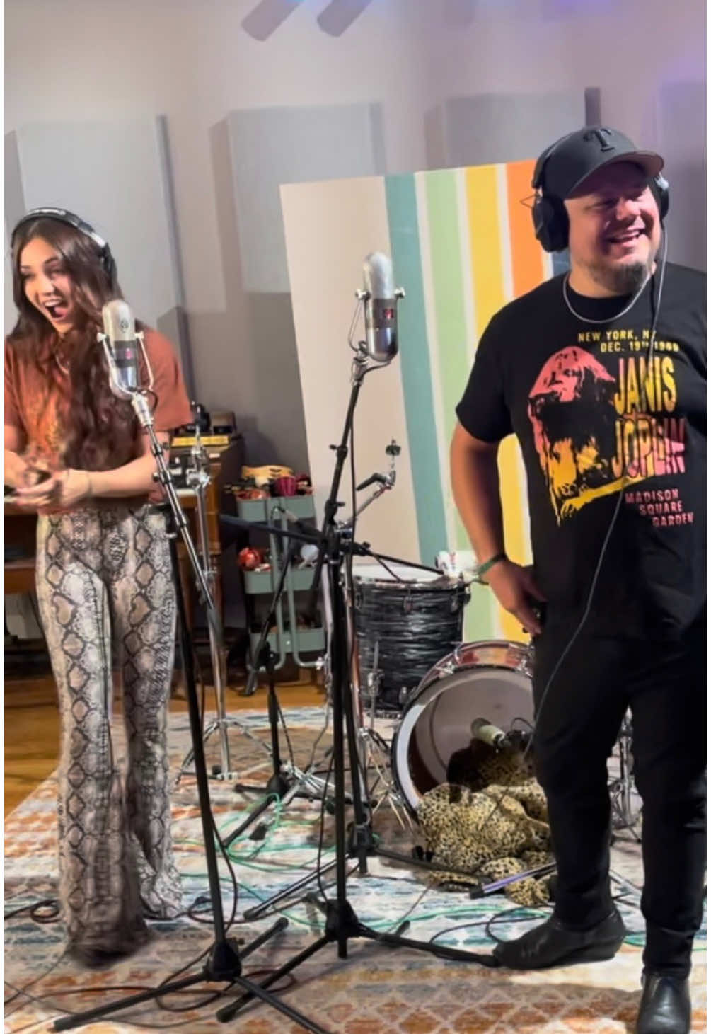 Behind the scenes of my collab with @JoeyGreenMusic. He’s crazy 🤪 but HEY “Hold You To It” moved up the charts to number five in the UK🔥 Should we do a tour together there? #countrymusic #newmusic #collab #musictok @Warner Chappell Music @William Morris Endeavor 