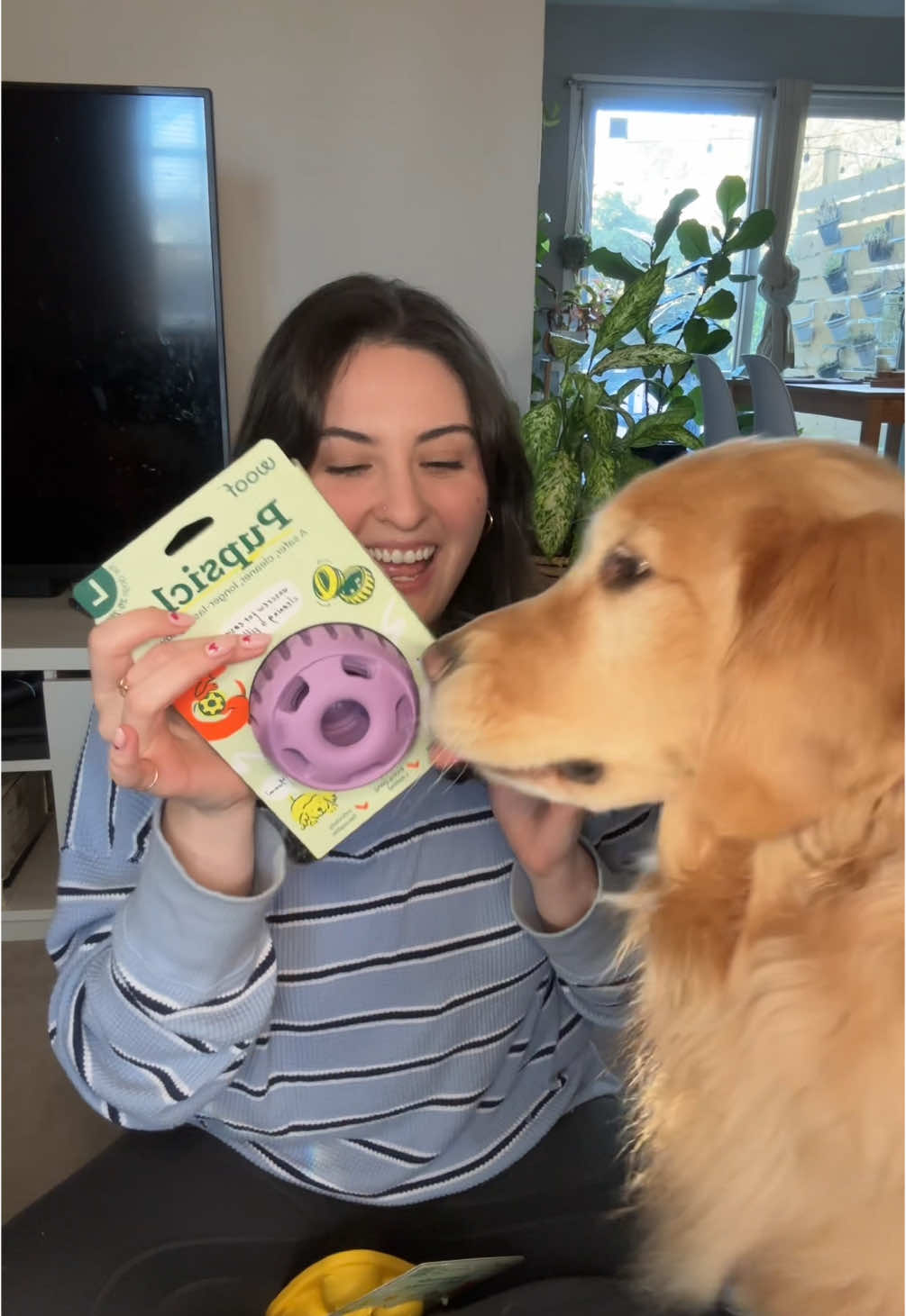 #PUPSICLE dog enrichment toy review! Make sure you watch until the end to see how long this kept Ollie entertained for 🤭 #dogtoyreview #TikTokShop #dogenrichment #latinadogmom #dogmomtips #dogmomhack 