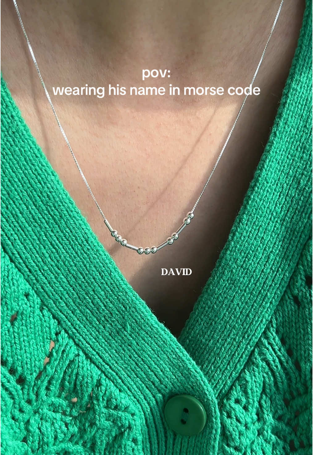 The perfect Valentin's Day gift is available in gold and silver🤍✨ . . #couplegoals #romanticgift #birthdaygift #giftforher #couplegiftideas #goldnecklace #morsecode #silverjewelry 