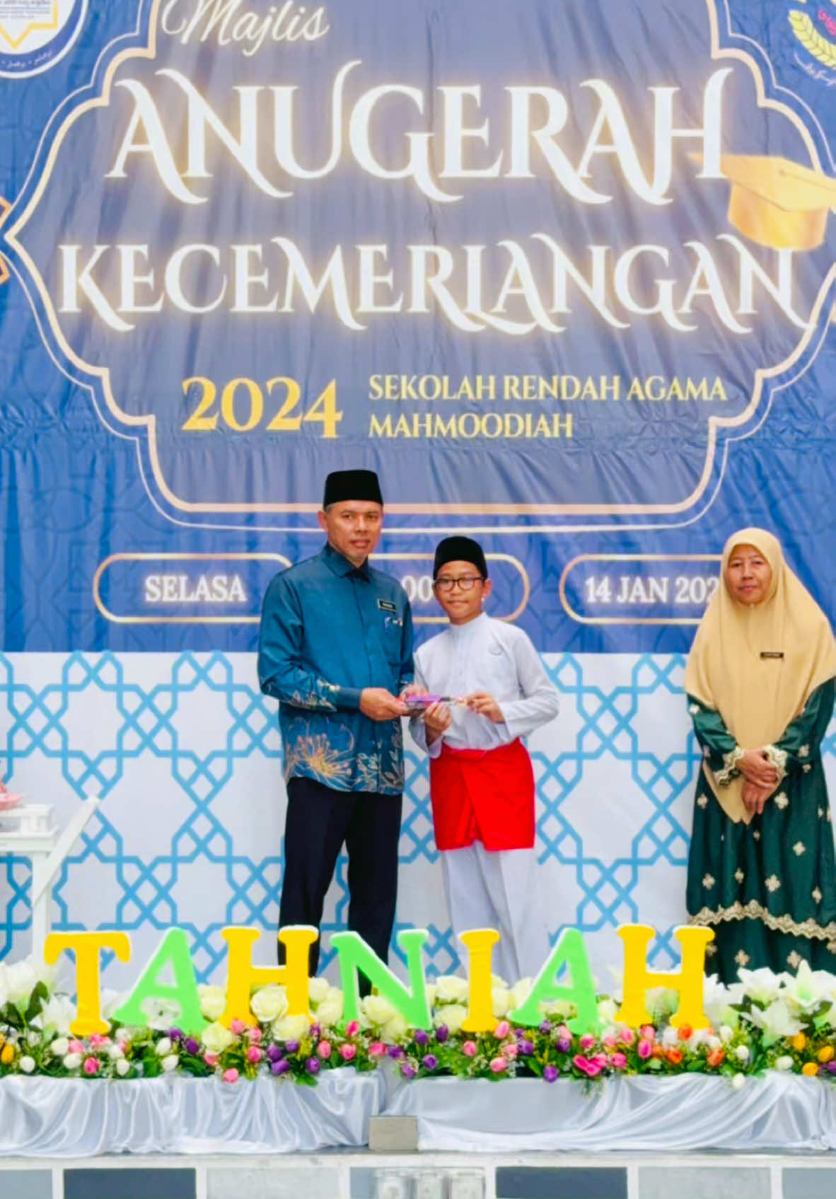 alhamdulillah..tahniah anakanda😍🥰 هَذَا رَحمَةٌ مِن رَبِّى  #fyp  #fypシ #fypシ゚viral #foryou #foryourpage #beranda #tiktokmalaysia #malaysiatiktok #tiktokguru #capcut 