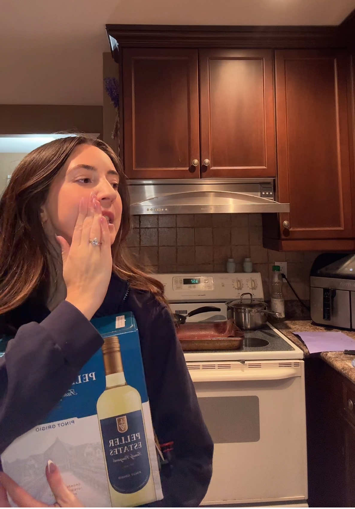 Me and my inner thoughts talking 😂🤭🫣 #innerthought #winemom #itstuesday #whitewine #25 #talkingtomyself #latenightchats 