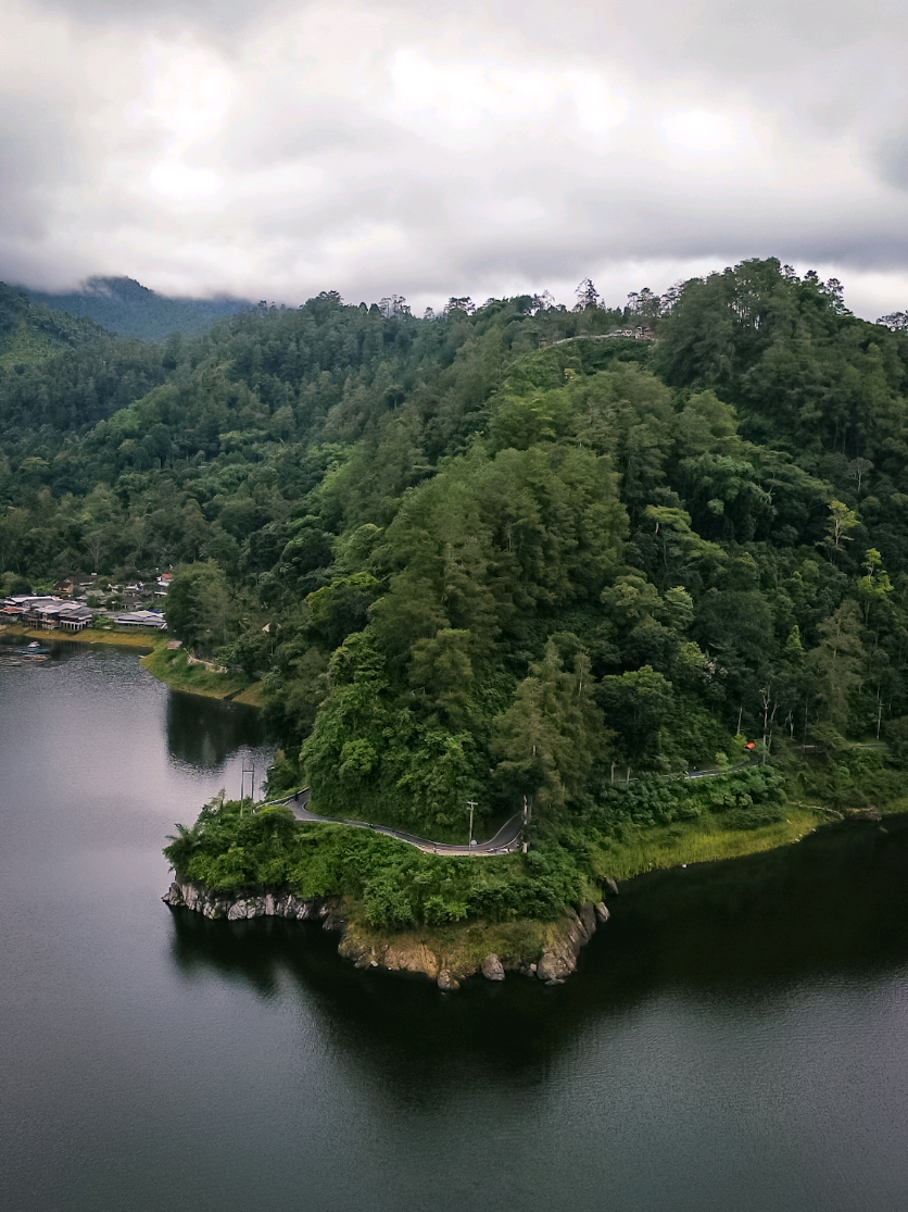 view telaga ngebel dari udara #ngebel #telagangebel #telagangebelponorogo #cinematic #cinematics #cinematicvideo #djiera #djiglobal #dronevideo #fyp 