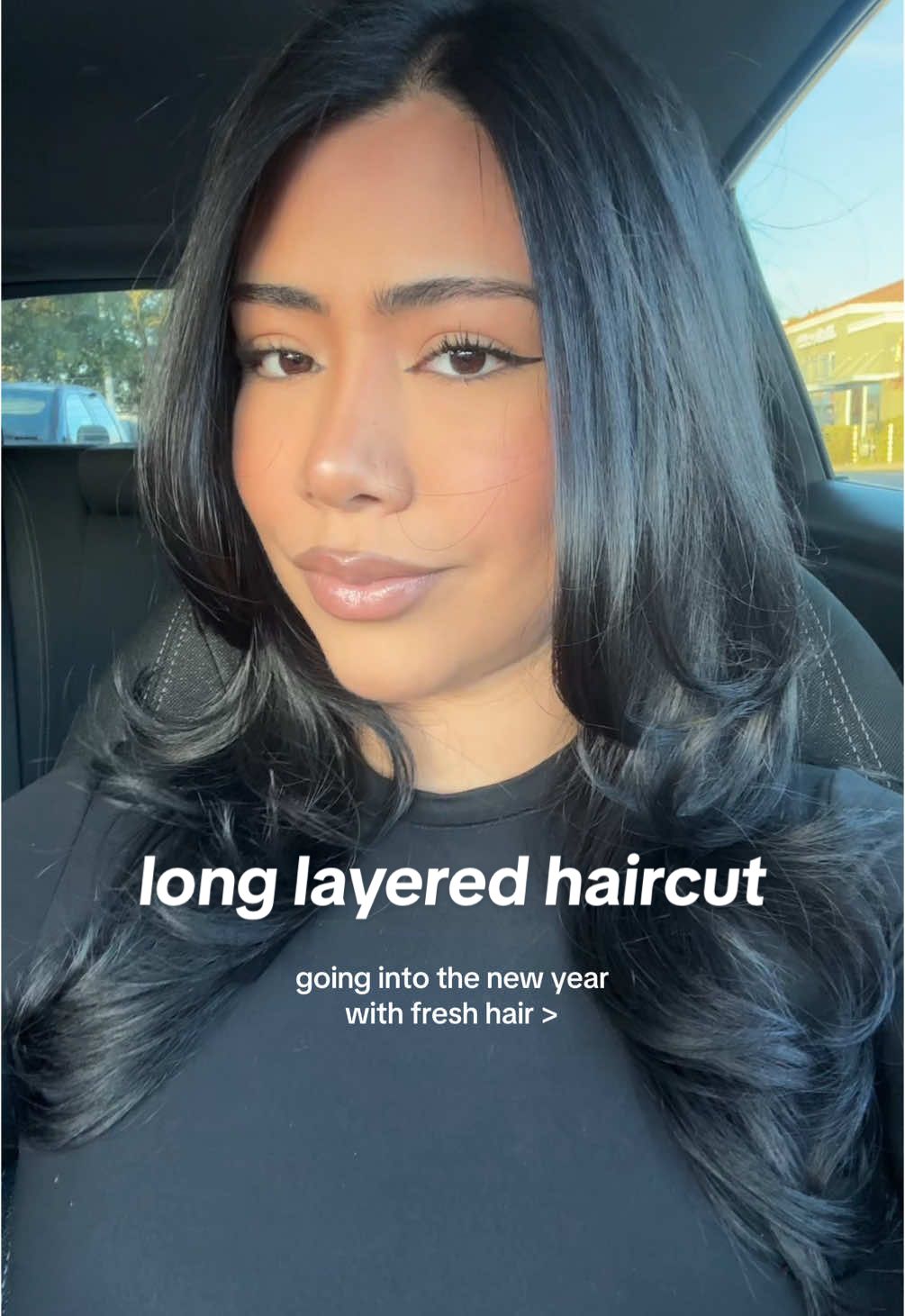 i’m on my hair health journey starting off with a haircut & i recently started oiling the ends of my hair everyday 💇🏽‍♀️ #haircut #layeredhaircut #blowout #salonblowout 