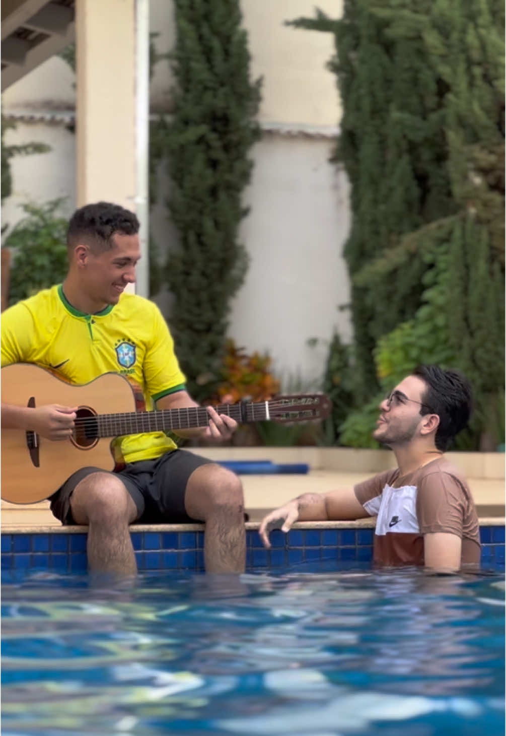 Pulei na Piscina- @Guilherme e Benuto  Quem nunca pulou ouvindo uma moda dessas hein?!🔥 . . #uberlandia #music #sertanejo #covers #sertanejouniversitario #fyp #sertanejobr #viral_video 