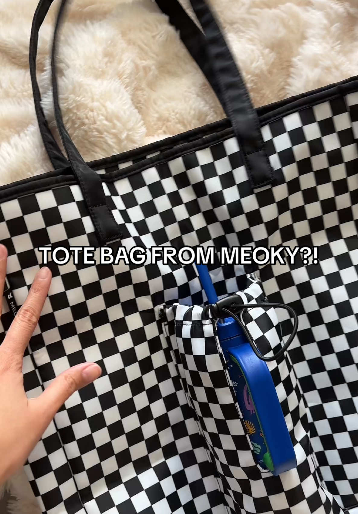 It is waterproof and affordable too! #meoky #totebag #bags #tiktokshopmademebuyit 