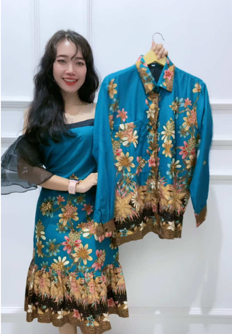 join live yuk… #sabrina #couple #dressbatik #dresspesta #tiktoklive #waktuindonesiabelanja #flashsale 