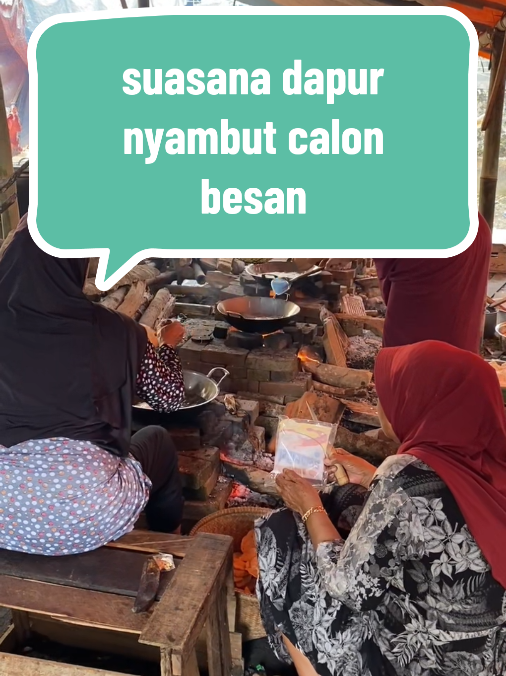 suasana dapur kangge nyambut calon besan #fyp #kangdekor #gownwedding #kangdekorkampung #dekorasi #weddinggarut #dekormurah #muagarut #dekorkampung #wedding #dekorasiwedding #inspirasiwedding 