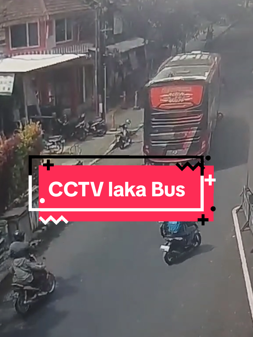 Tetap berhati-hati dijalan dan jangan lupa berdo'a. Semoga korban MD diampuni dosa-dosanya dan diterima amal ibadahnya. Amin #prayforbatu #cctv #laka #buspariwisata 