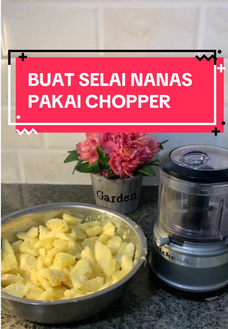 Buat selai nanas dengan cara nanas chopper , lebih praktis dan menghemat waktu ya ternyata . Tapi di tekstur nanasnya ? Penasaran ga bedanya nanas chopper sama nanas parut ?  Nanti aku spill di part 2 yaaa , jangan lupa save video nya siapa tau nanti kamu butuh 🤗 #nanas #selai #selainanas #resepsimpel #nastar #isiannastar 