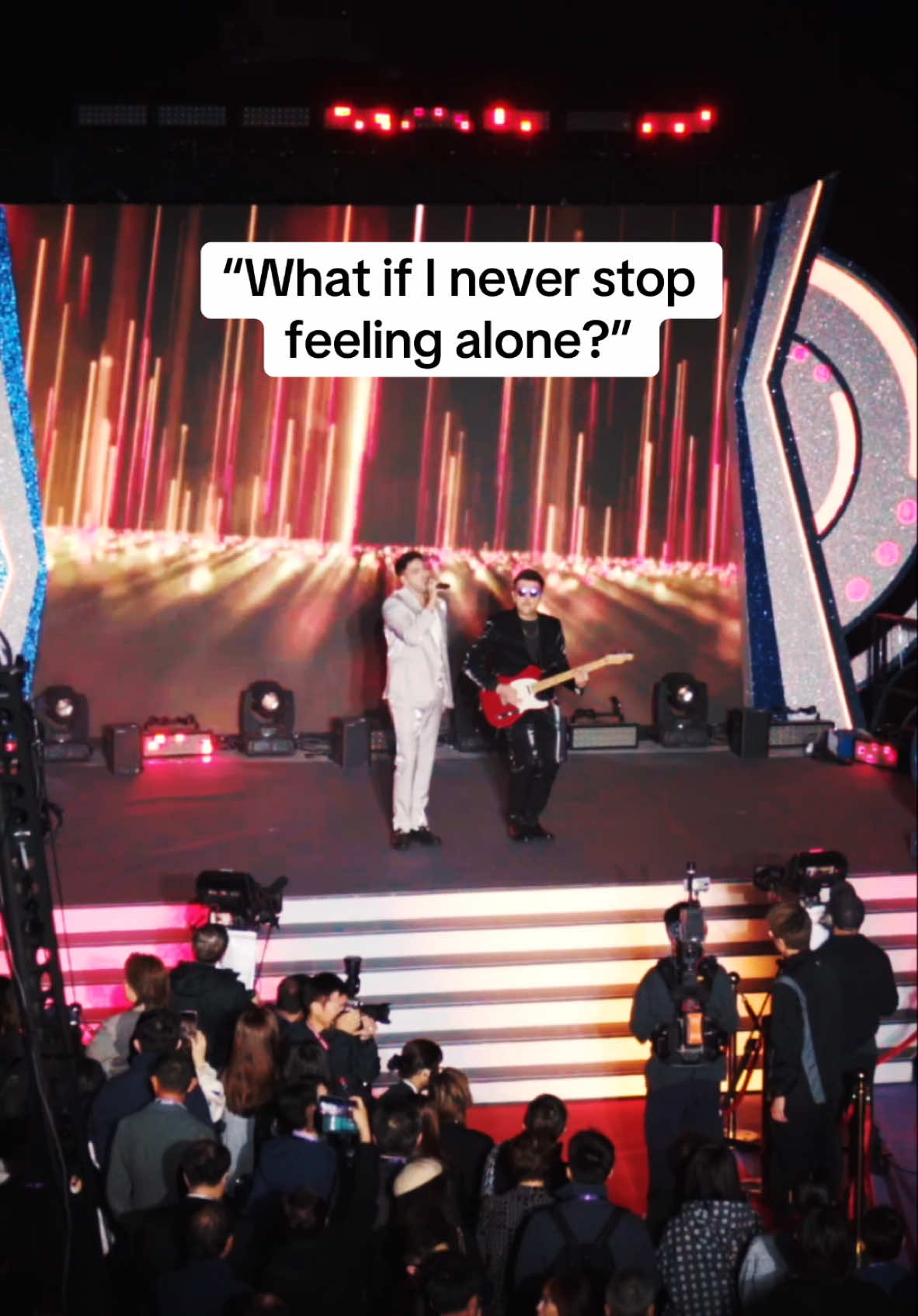 You’re never alone… I’ll be with you for all of it. I’d rather be an Optimist🌎 #sing #singing #live #concert 