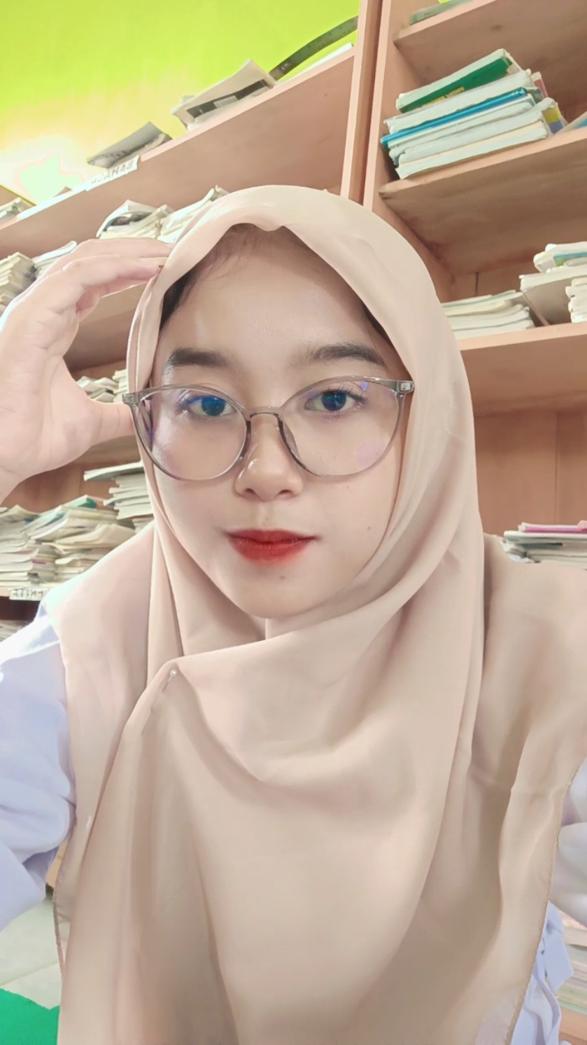 Sekolah libur, gurune libur, wayah e liburan tapi bojone budal😌 #soundviral  #fyppppppppppppppppppppppp 