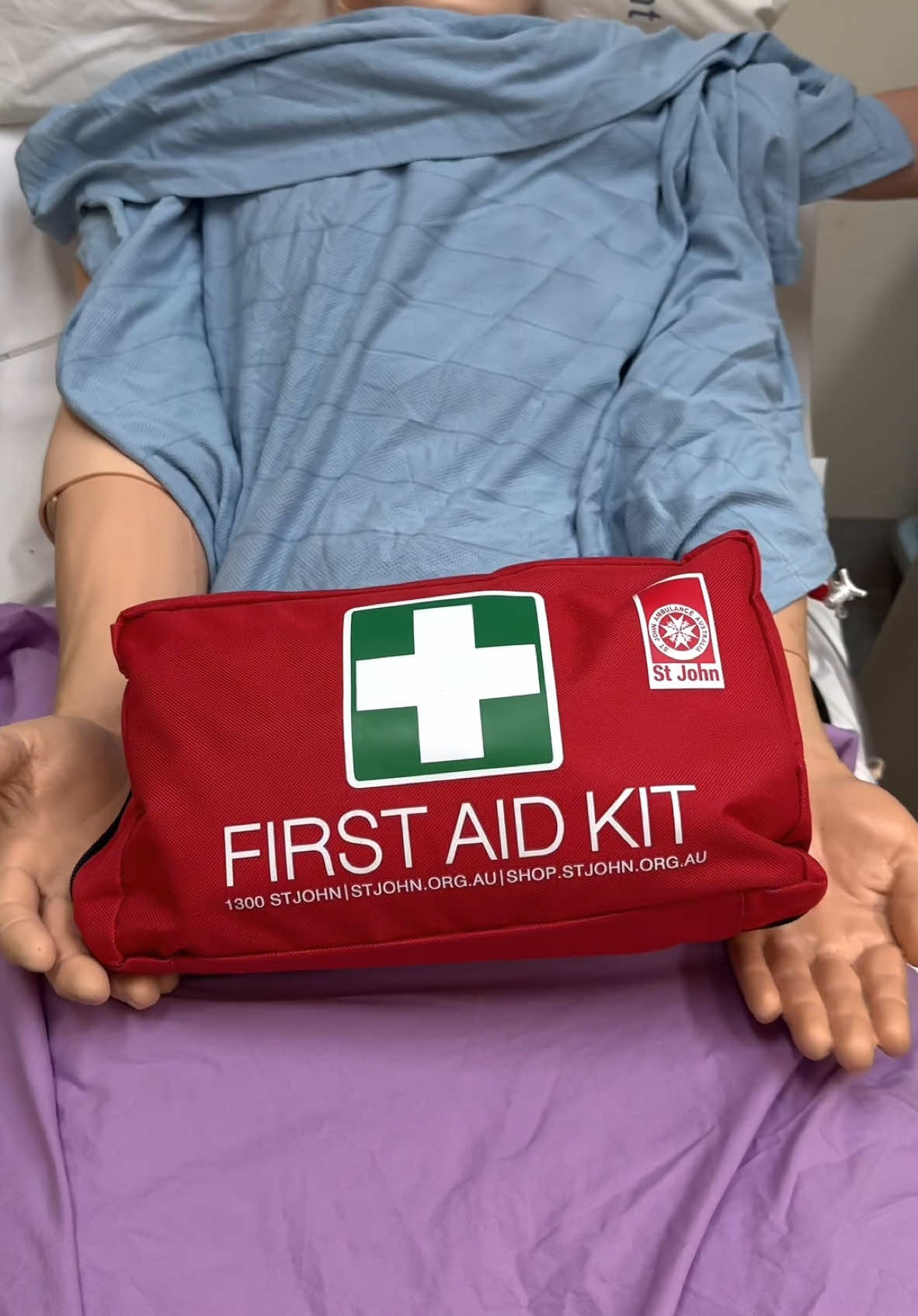 If you don’t have a first aid kit, it’s time to get one, fam.  For a basic kit, make sure you have bandages, dressing pads, gauze, disposable gloves, adhesive tape (like micropore), a notepad and pencil, saline, plastic bags, scissors, tweezers and a first aid booklet. ⛑️ #FirstAid #CharlieXCX 