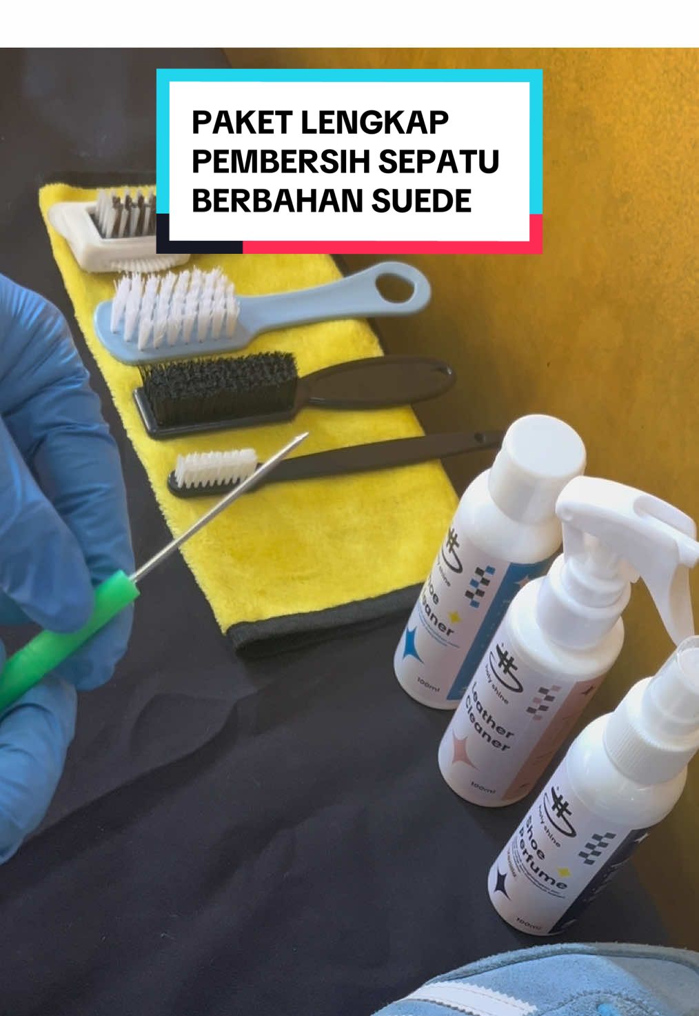 Asmr tutorial perawatan sepatu berjenis suede, menggunakan paket lengkap pembersih sepatu dari @Holy Shine, Cuma 40k kalian bisa dapet semuanya. Langsung cek di keranjang kuning! #holyshine #pembersihsepatu #allinone #perawatansepatu #pengharumsepatu #sepatu #outfit #casual 