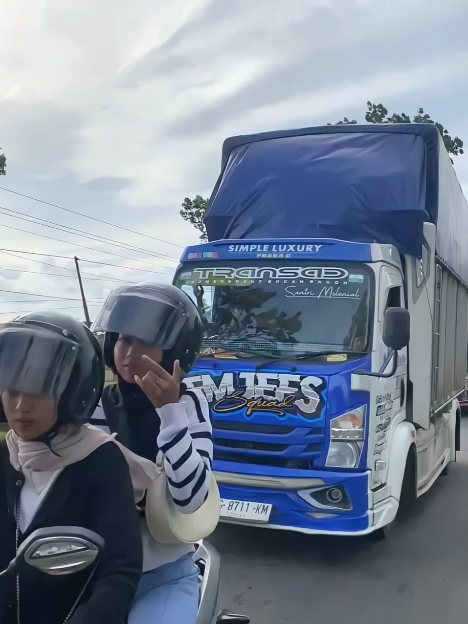 milih giga apa wanita😆 #truckmaniaindonesia #cantermaniaindonesia #trendingvideo #fypage #fyppppppppppppppppppppppp 