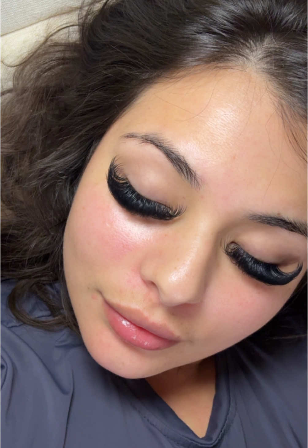 Love a good skin day with a fresh pair of lashes ! 😍🥰 I teach lash extensions classes & one of my students did my lashes this time, check me out & book for my Feb - March Classes on how to learn also 💕  #fyp #izzzyarvizu #fypシ #eyelashextensions #izzysbeautybarr 