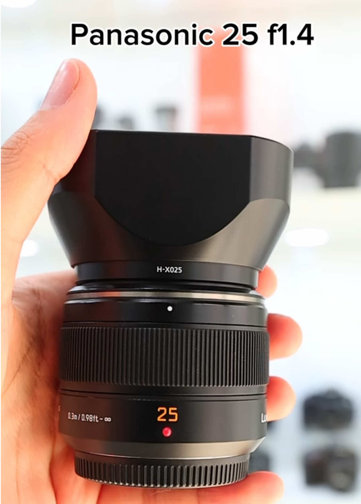 เลนส์ Panasonic 25 f1.4 สภาพใหม่ เลนส์หน้าชัดหลังเบลอ ✅ 7,500฿. อุปกรณ์ที่ได้รับ   -​ เลนส์​   -​ ฝาปิดหน้า​ หลังเลนส์ ฮูด   การใช้งาน : ใช้งานได้ 100%  สภาพ​ภายนอก​ : 97% ตำหนิ : แทบไม่มีรอยตำหนิ  สินค้ารับประกันการใช้งานให้ 1 เดือน  รับได้ที่หน้าร้าน พระราม2 ( ซอย 60 ) 0616543433 #azizcamera2hand #azizcamerasecondhand #กล้องมือสอง  #กล้องมือ2  #กล้องมือสองราคาถูก #รับซื้อกล้องมือสอง