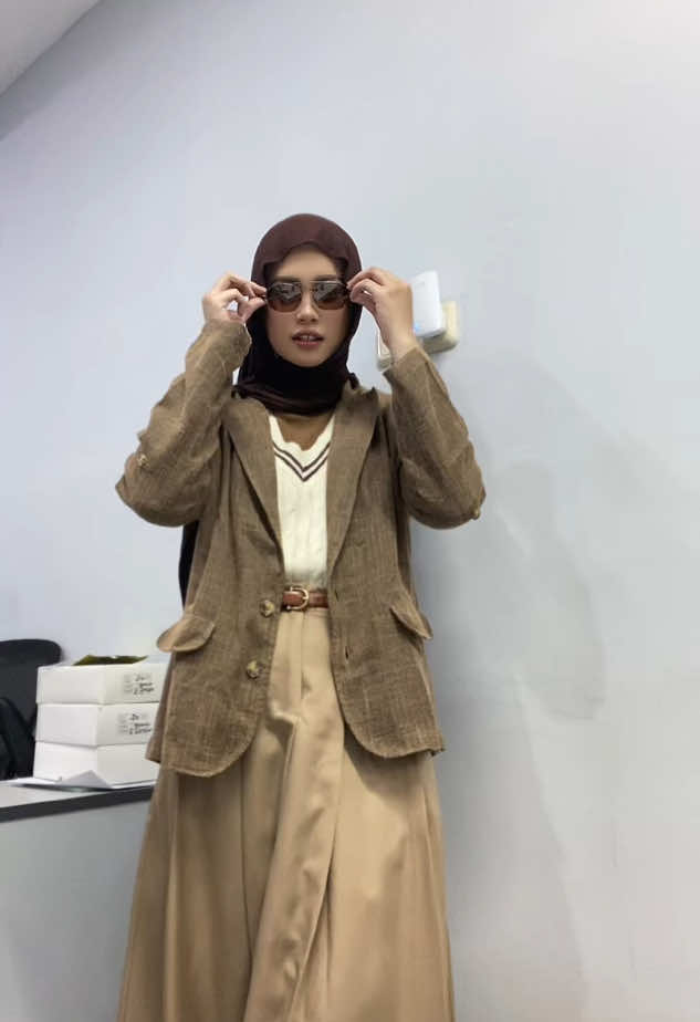 outfit annual meeting @Owner April Eyewear hari ini😎😍🤎 #OOTD #ootdhijab #casualoutfits 