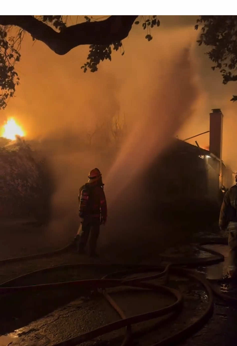 LA is still on fire, Los angeles wildfires, fire in california. You can check complete detail updates on our story and follow for more updates. #news #breakingnews #losangeles #fires #creatorsearchinsights #losangeleswildfires #malibu #malibu_fire #wildfires #losangelesfire #palisadefiress #palisadefire #californiafire #autofire #pasadenafire #altadenafire #santamonicafiress #firefighter #lafire #malibufire 