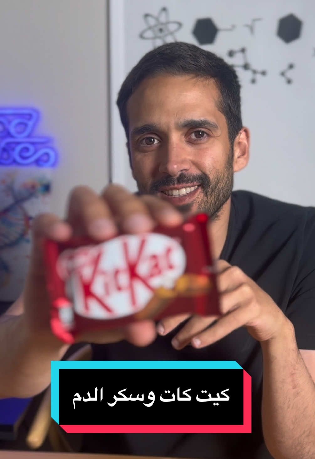 تاثير الكيت كات على سكر الدم  #سكر #شوكولاته #تجارب #اكل #حلى #sugar #food #food #Foodie #chocolate #kitkat #LearnOnTikTok 