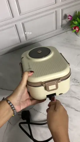 Makan siang tetap nikmat, di mana saja! Dengan lunch box elektrik ini, kamu bisa nikmati makanan hangat kapan saja, cukup colok dan siap disantap. Praktis dan efisien, ideal buat kamu yang aktif! #starhomeid #starhome #lunchbox #lunchboxeletric #kotakbekaleletrik #luncheletric #lunchideas 