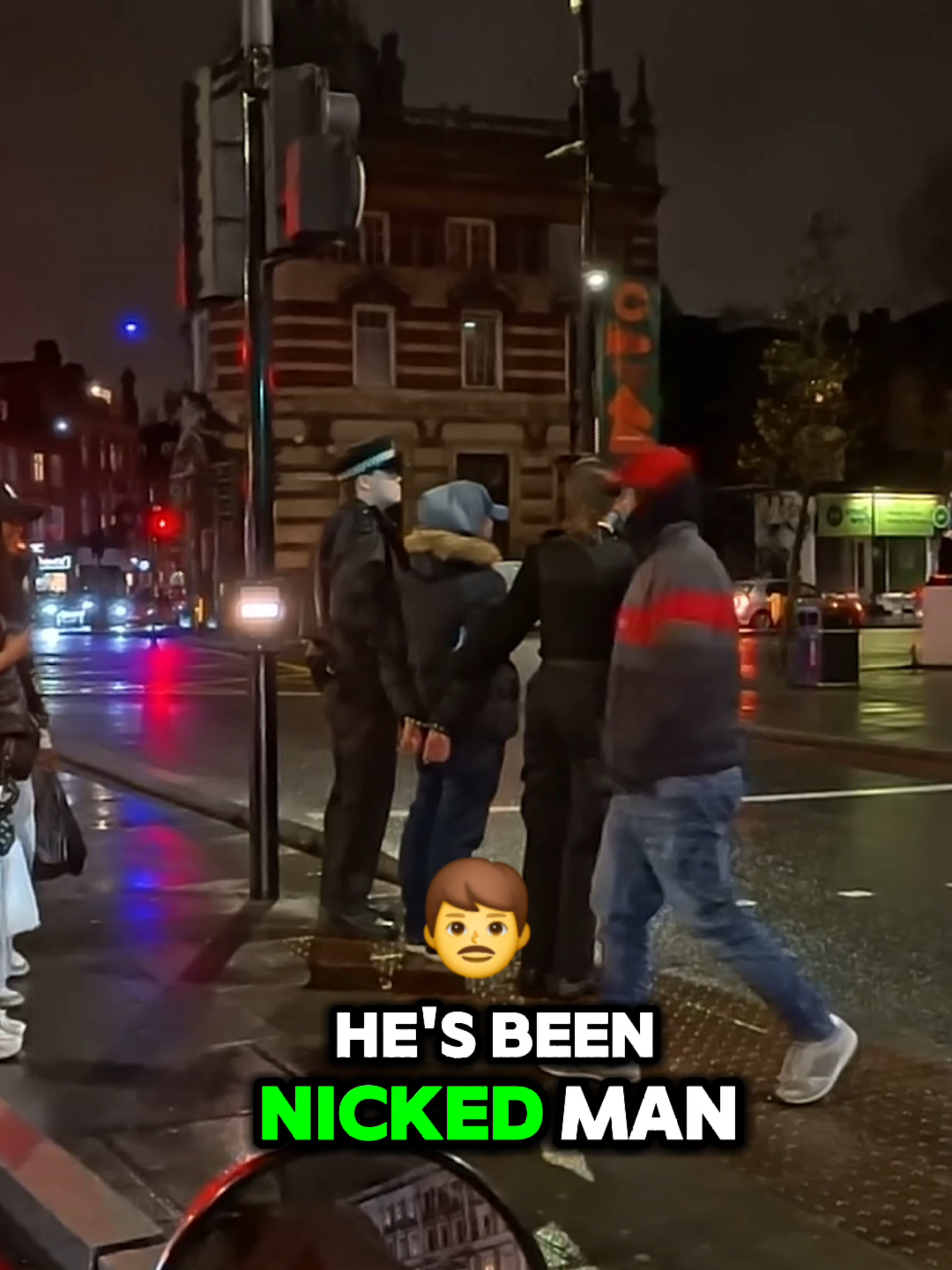 they walking him to thr police station? 🤔🤣 #work #DeliveryLife #deliveroo #ubereats #deliverydriver 