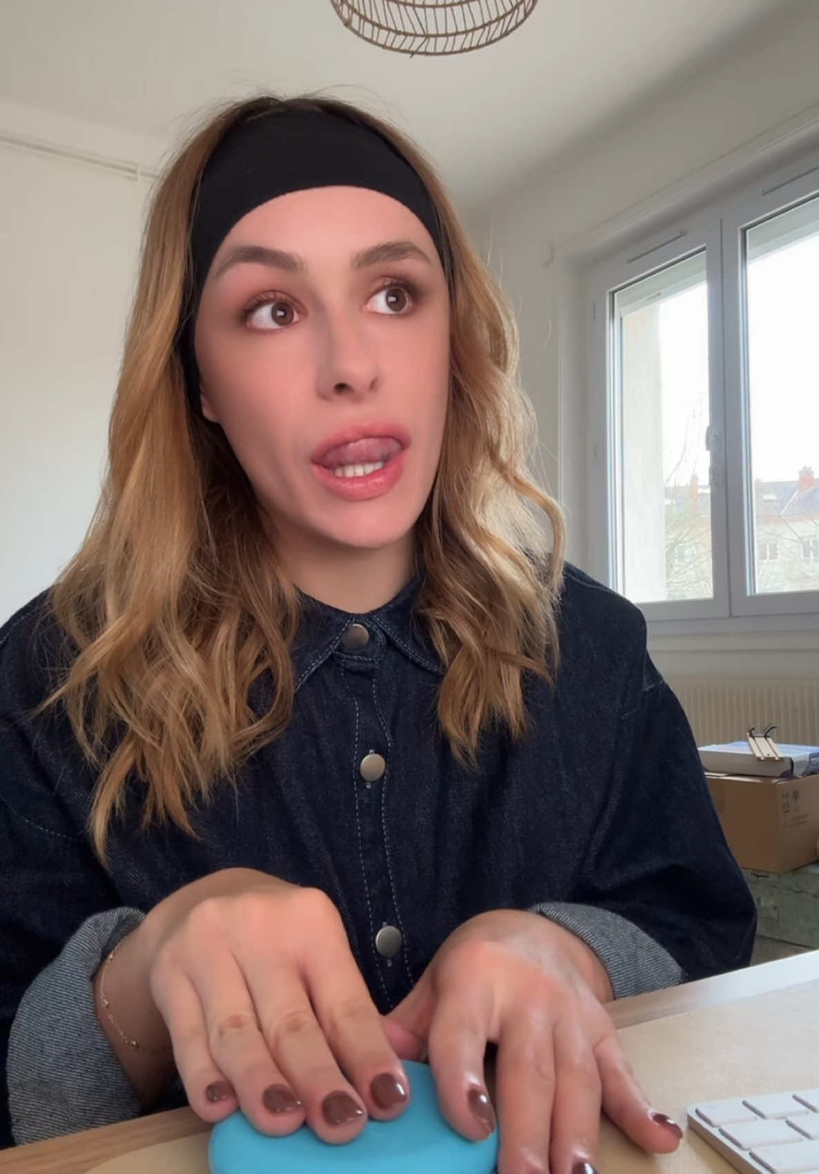 ce moment où tu dois enlever tes aligners en public supplément salive 🫠 #pourtoi #foryou #foryoupage #fy #aligners #alignersmile #invisalign 