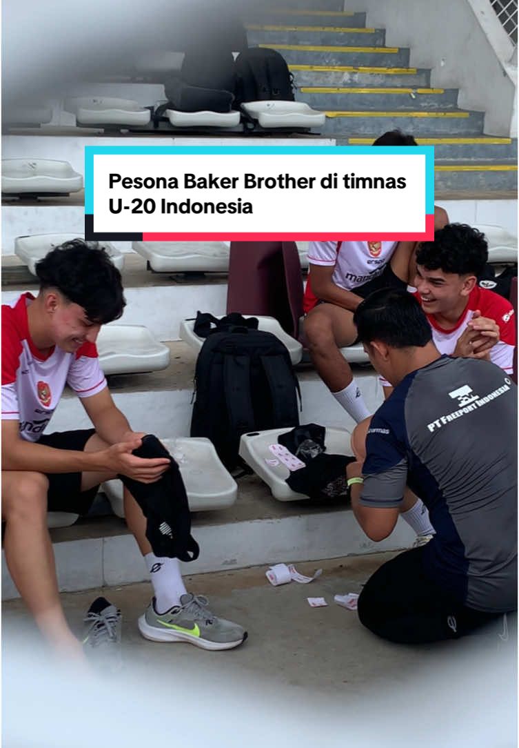 Timothy Baker dan Mathew Baker real upin-ipin. Tidak terpisahkan di latihan timnas U-20 Indonesia tadi, Rabu (15/1/2025). #timothybaker #matthewbaker #timnas #timnasindonesia #timnasu20 #fyp #viral 