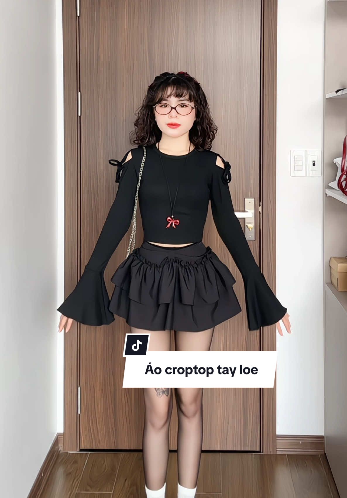 Em áo croptop chỉ 70k mà mặc đẹp xỉu. Nên múc nha mấy bà ơi #xuhuong #fyp #foryou #fashion #reviewquanao #aocroptop #aocroptopnu #aocroptoptaydai #aocroptoptayloe #aotayloe #aomactet #tet2025 