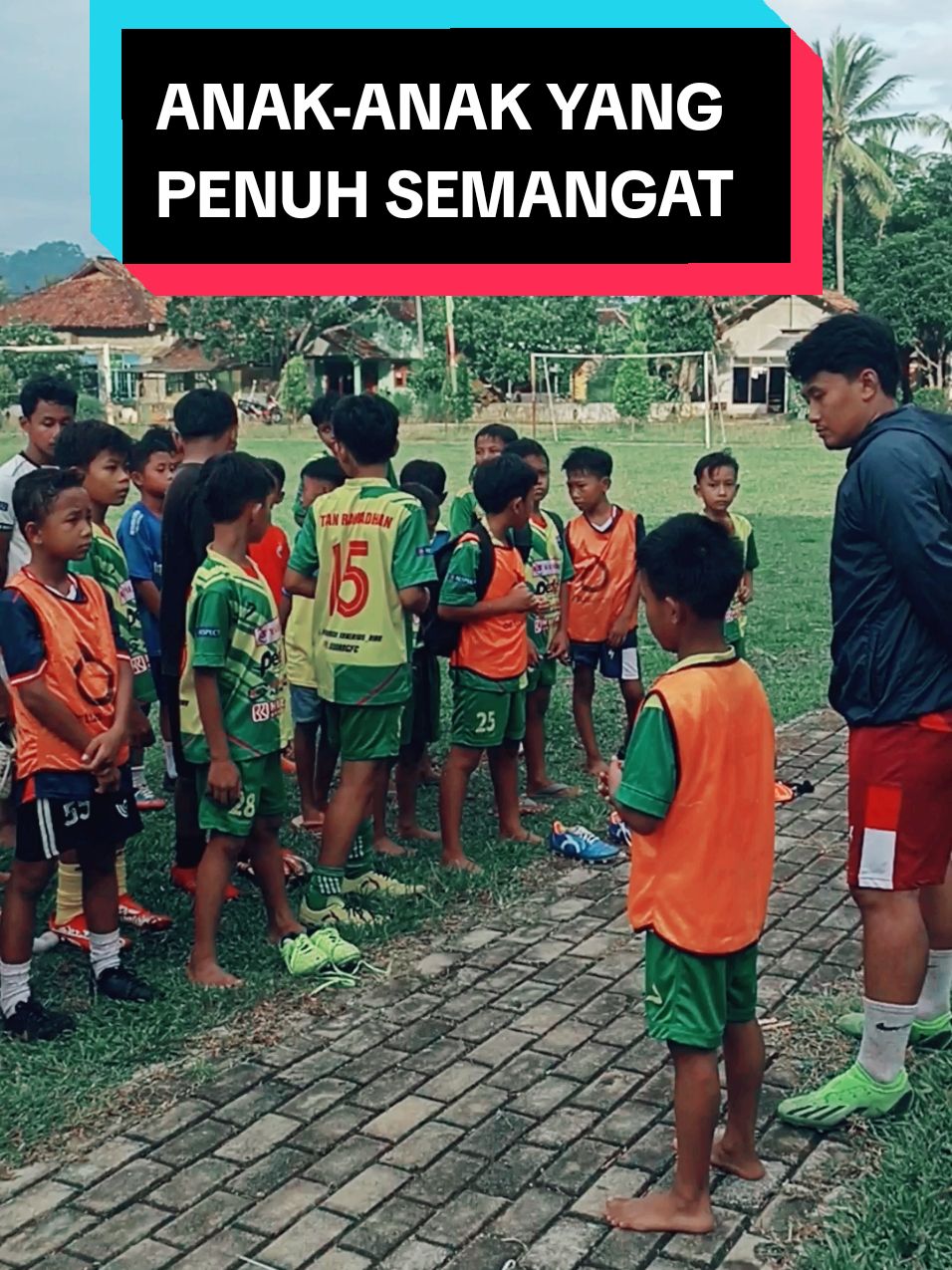 semangat anak-anak yang terus membara saat latihan. #ssb #sepakbola #latihansepakbola #fyp 