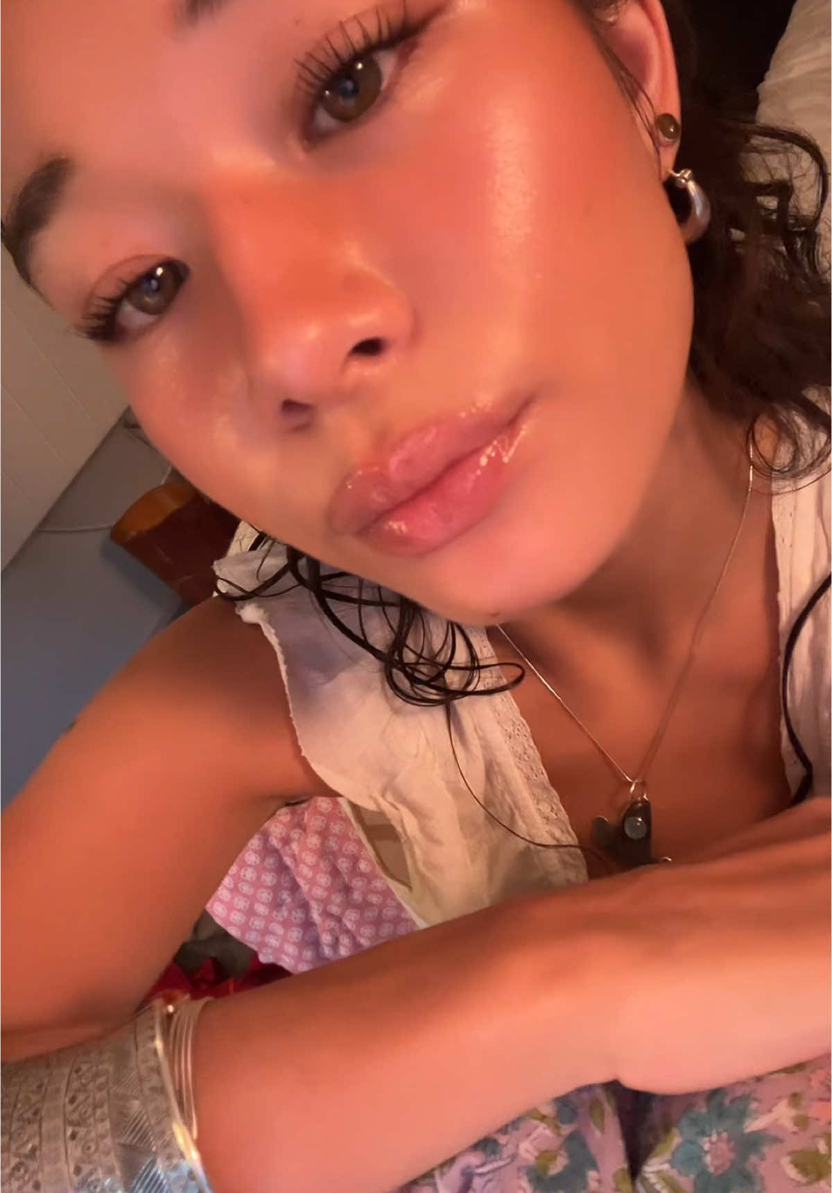 a very jet lagged good morning 🧘🏻‍♀️ #grwm #MakeupRoutine 