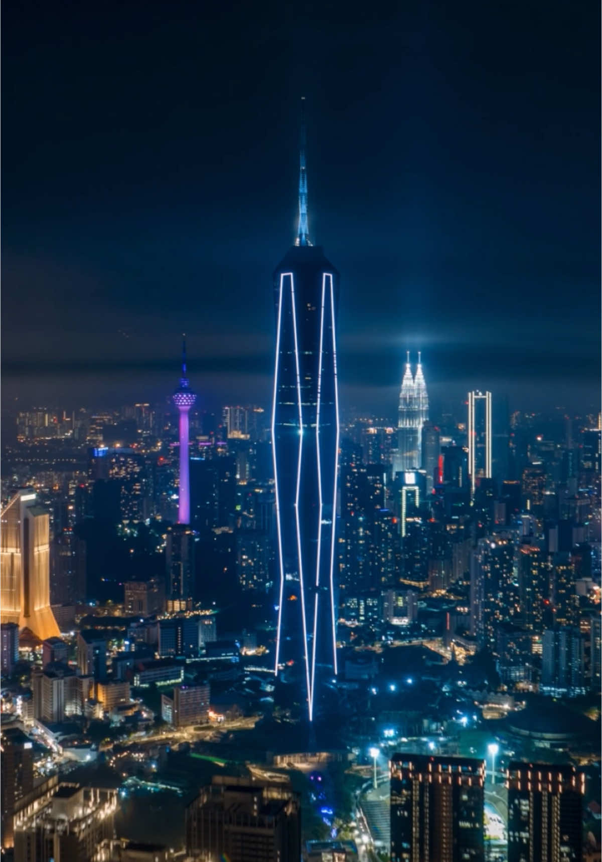 The 2nd tallest skyscraper in the world. 📍Pnb118 Kuala Lumpur Malaysia 🇲🇾 Ⓒ All Right Reserved by Ahmad Mustazza It's not allowed to download and reproduce the content for commercial purposes on other platform thank you. #pnb118 #merdeka118 #skyscraper #2ndtallestbulidingintheworld #kualalumpur #malaysia #visitmalaysia #fyp #fypage 