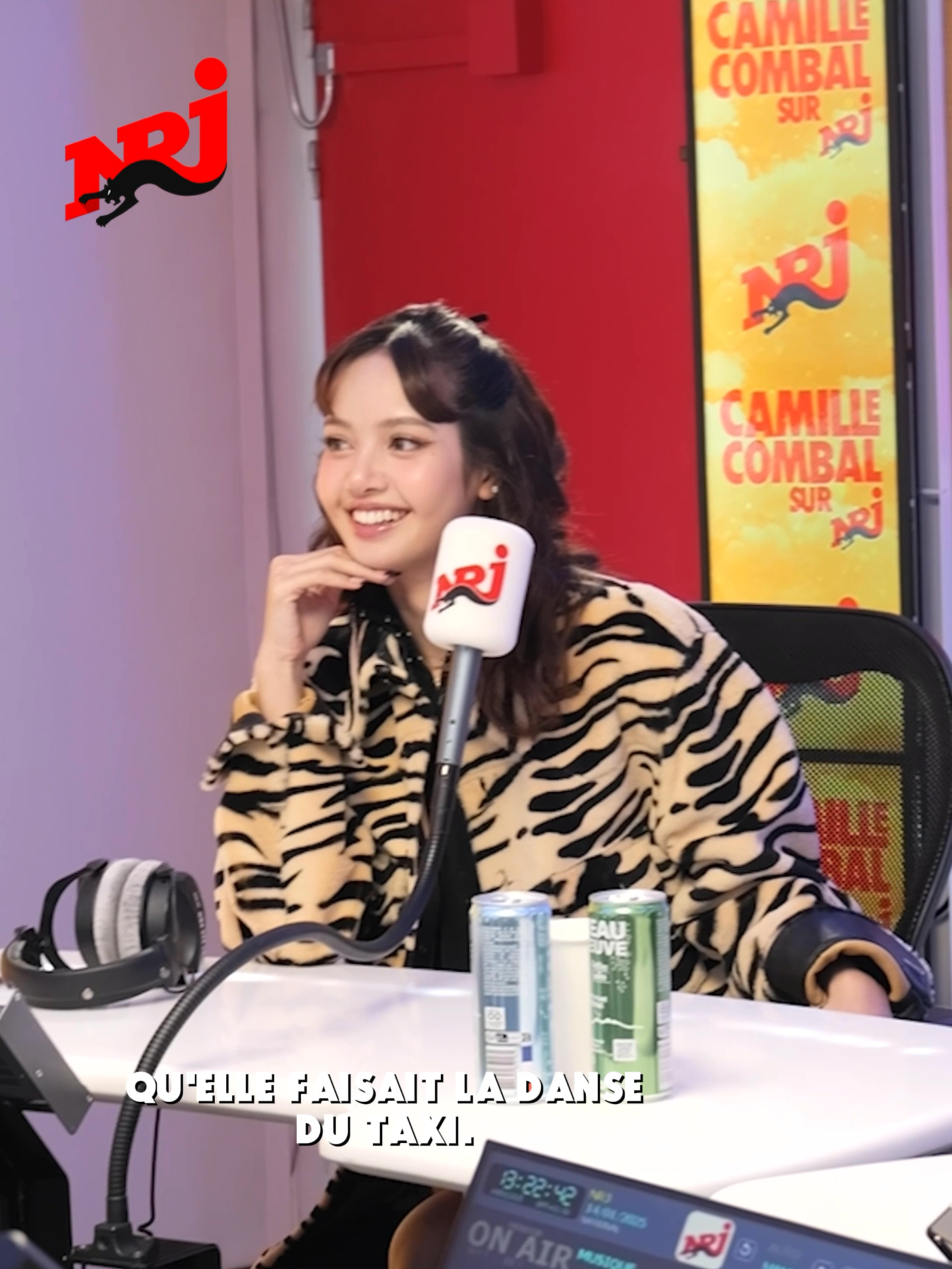 Quand la superstar @lalalalisa_m apprend la danse du taxi à @camillecombal sur NRJ #nrj #lisa #lisablackpink #camillecombalsurnrj