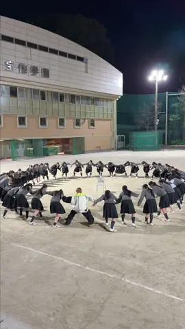 椅子取りゲームしてる場合じゃない生徒たち#daice #オレンジユース #宝仙学園女子部ダンス部 #背中男 @da_ice_official 