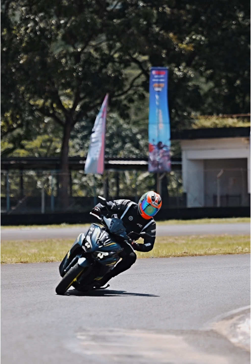 Aerox Alpha Track Day. Brum Brum 💨💨 Yamaha Indonesia mengajak rekan-rekan media untuk mencoba dan merasakan performa Aerox Alpha di Sirkuit Karting Sentul.  Ada yang kepo gak gimana rasanya? 😏 #YamahaIndonesia #SemakinDiDepan #AeroxAlpha 