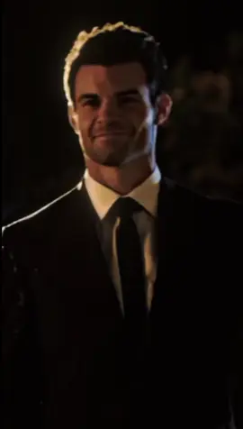 When he’s clam he’s the most dangerous💀👑 #theoriginals #elijahmikaelson #tvd #thevampirediaries 