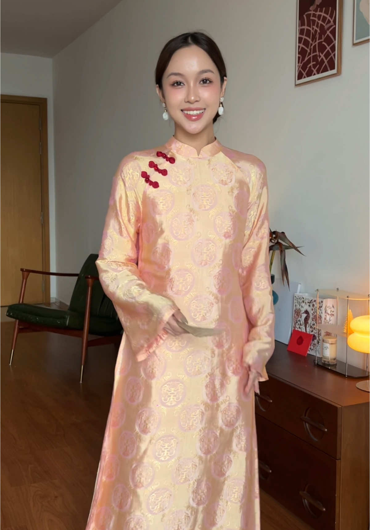 Ở ngoài cái màu áo nó đẹppp #lechiofficial #aodai 