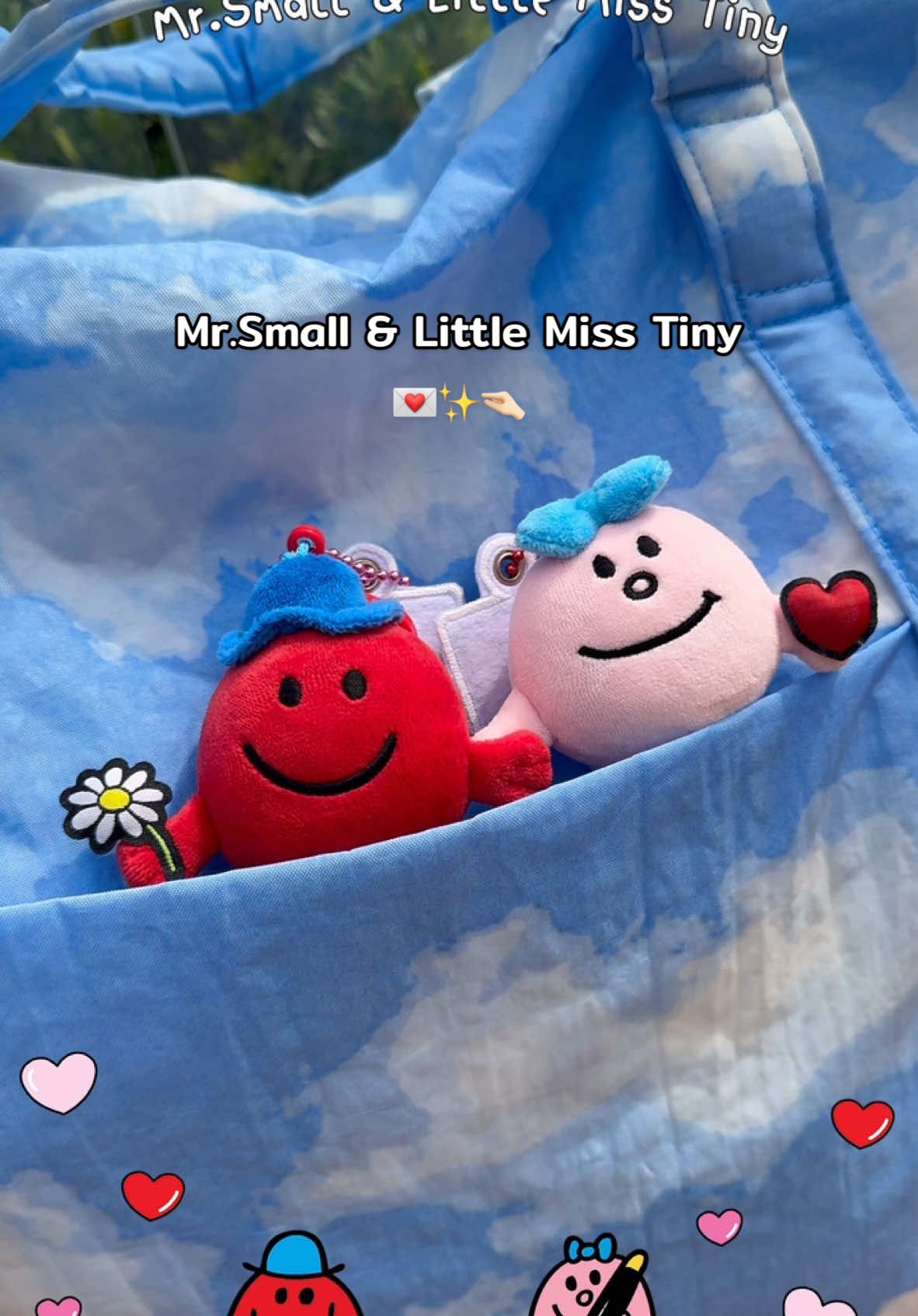 🎀Mr.Small & Little Miss Tiny Keychain🍒 พวงกุญแจคู่รักตัวจิ๋ว ที่ทุกคนรอคอยมาตลอด  เรารู้สึกว่าเหมือนย่อส่วนเรา กับคนพิเศษให้เป็นเจ้าตัวจิ๋ว 🍎🤏🏻 และถึงจะโสด ก็ห้อยคนเดียวได้  รอคนจะมาแบ่งไปห้อยด้วย~😳 🤝🏻เพิ่มDetail แม่เหล็กให้จับมือกันได้แบบ คู่ Twins เมื่อปีที่แล้ว 💌มีจดหมายรักให้ทั้ง 2 คน 🍎มี Label พิเศษ / และถือ หัวใจ กับดอกไม้ไว้อีก  📦มี package กล่องพิเศษให้ด้วย~  💸 6️⃣9️⃣0️⃣ .- (ได้ไป 2 ตัวใน 1 กล่อง)  จัดเต็มเกินไปไหมม✨🥹🤏🏻 📱เปิดให้กดสั่งซื้อวันที่ 21.01.25 (เวลา 21:00 น) #codeccreation #codec #โคเดคครีเอชั่น #โคเดค #พวงกุญแจ #codeccreationxmrmenandlittlemiss #mrmenlittlemissthailand #พวงกุญแจห้อยกระเป๋า #พวงกุญแจจับมือ #พวงกุญแจคู่รัก 