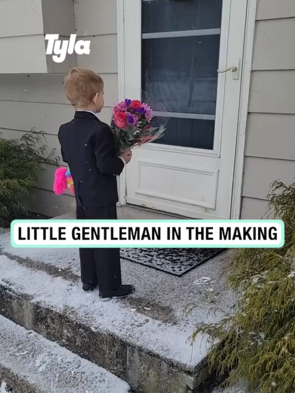 Setting a high standard from young   (🎥: ViralHog) #gentleman #flowers #ValentinesDay #romance #adorable