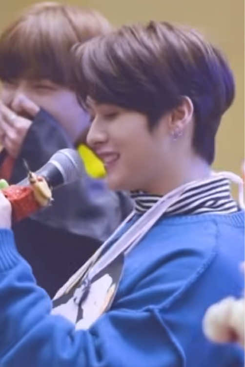 Some minsung moments 😋 #minsung #han #leeknow #skz #straykids 