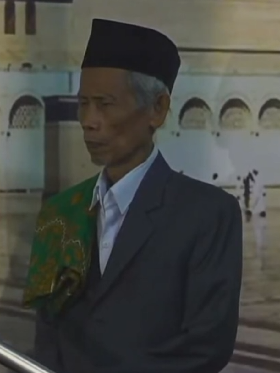 KH. Abdul Hamid Majid Putra dari Mbah KH Majid Ma'ruf Mualif Sholawat Wahidiyah,  dan Cucu dari Mbah KH Ma'ruf kedonglo, Mbah Kyai Ma'ruf Santri dari Mbah Kyai Saikhona Kholil Bangkalan... Kini Beliau KH Abdul Hamid Majid meneruskan perjuangan Ayahnya yaitu Sholawat Wahidiyah yang di kenal dengan amalan sholawatnya yang berbunyi YAA SAYYIDII YAARASUULALLAH,  Berfaedah menjernihkan hati dan ma'rifat billah  #sholawatwahidiyah #syaikhonakholilbangkalan 