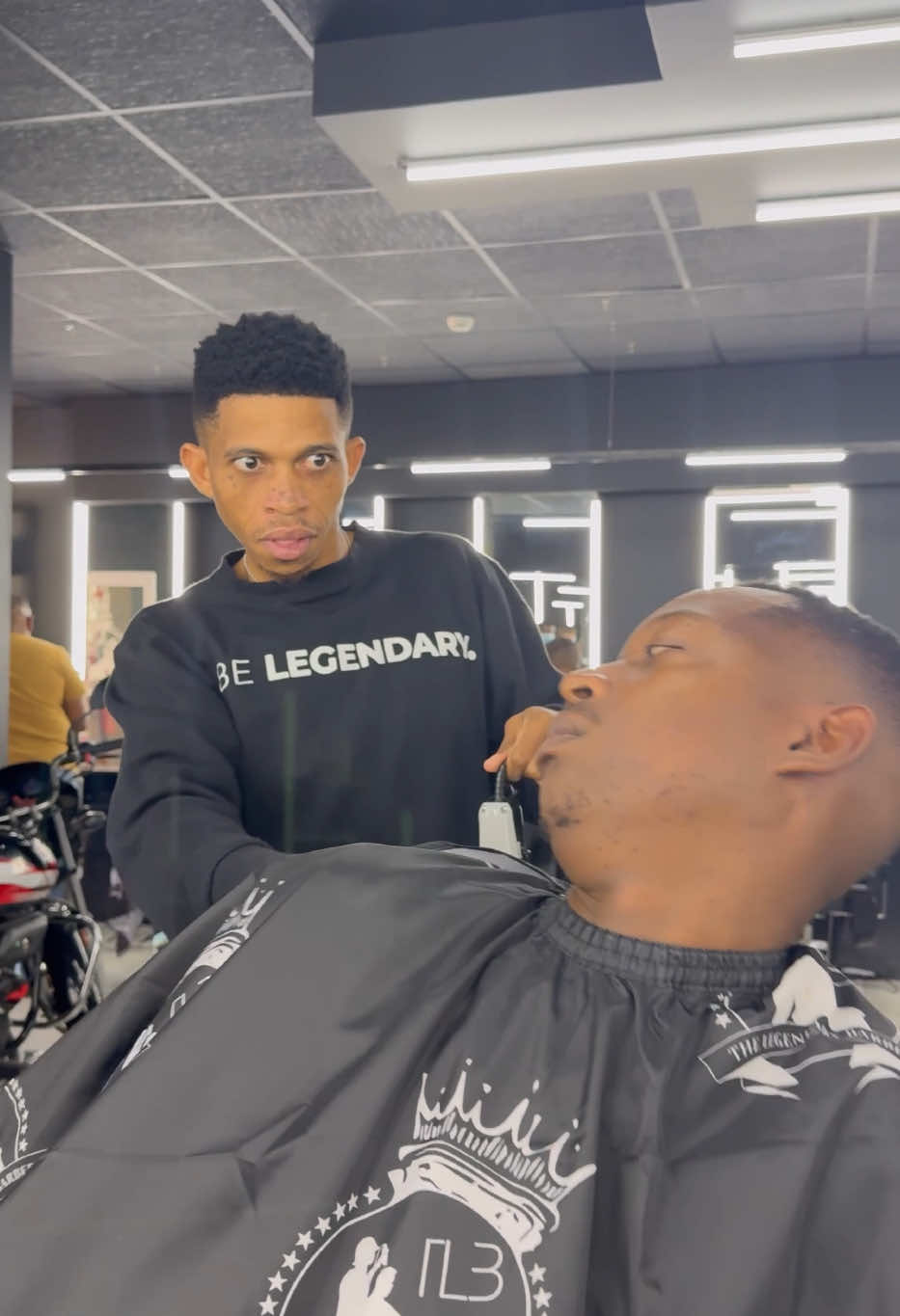 Amor goes wrong  🤣🥜 Visit your nearest @Legends Barbershop 🇿🇦🇧🇼🇱🇸🇿🇲🇳🇦 @gino #williamlast_krm #motsetserepa 