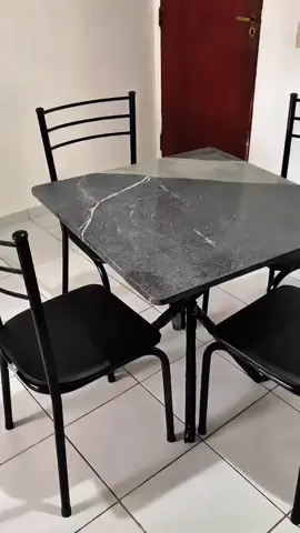 ✨ Elegância e sofisticação para transformar sua sala de jantar! Esta linda mesa de mármore com 4 cadeiras de ferro une design moderno e durabilidade. O toque perfeito para quem ama estilo e qualidade em cada detalhe. 🖤  . #Decoração #Estilo #MesaDeMármore