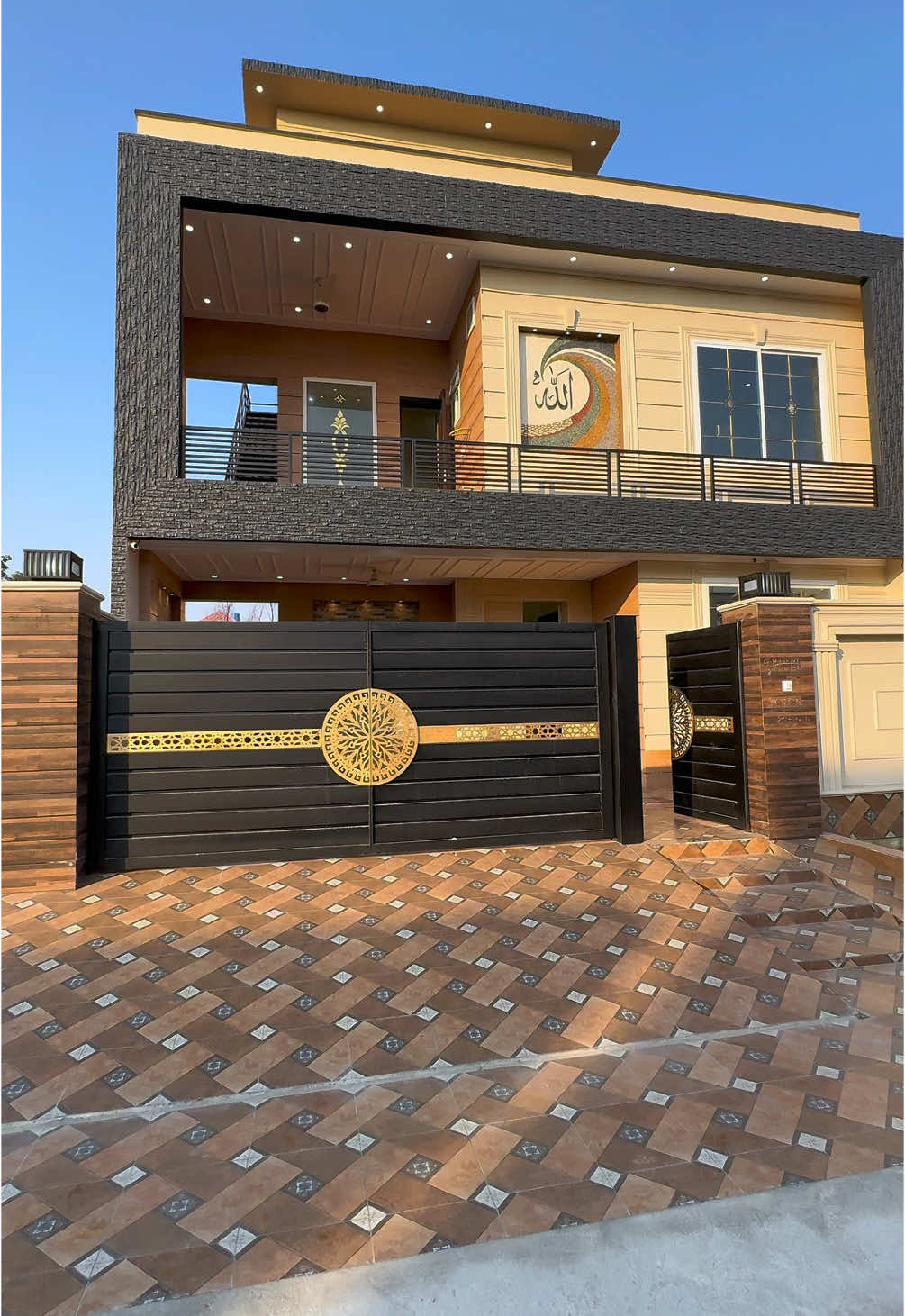 10 Marla House, C block City Housing Sialkot, Price: 3 cror 90 lac #houseforsale #dmpropertycenter #housedesign #homedecor #house #houseoftiktok #foryou #luxurylife #dreamhouse #Home #homeworkout #tranding #housetour #sialkot #modernhouse #citihousing 