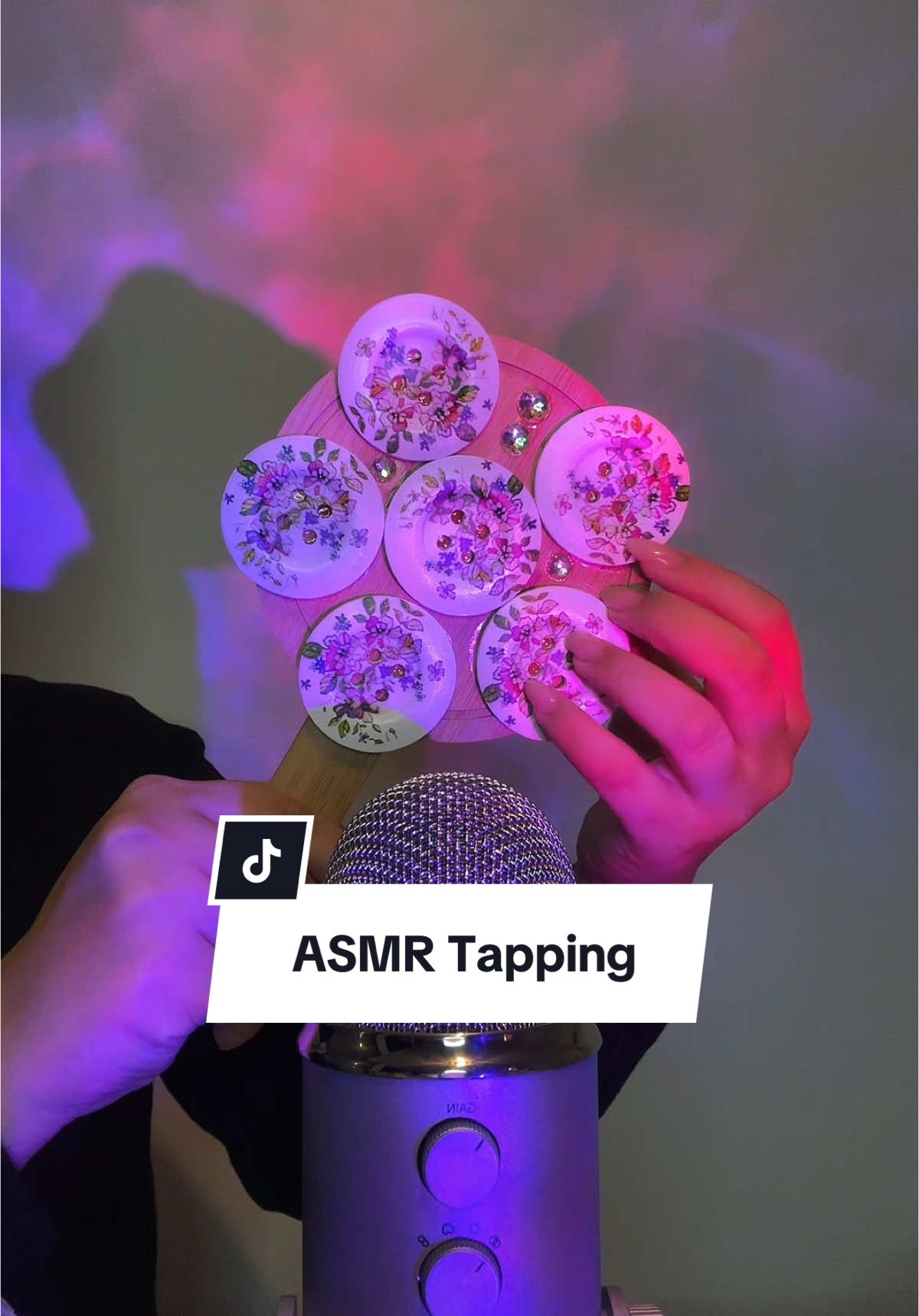 We love tapping 💜 #asmr #asmrsounds #asmrvideo #asmrtiktoks #asmrtiktok #asmrcommunity #relaxing #tapping #fyp #fory #fürdich #foryoupage❤️❤️ 