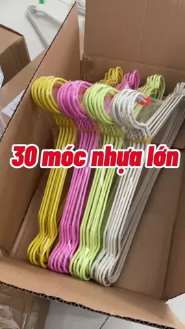 Thùng 30 móc nhựa treo quần áo, mẫu móc người lớn.#mocnhuatreoquanao #mocnhuagiasi #moctreoquanao